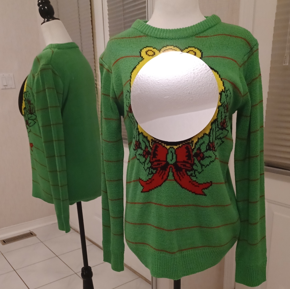 4/$30 Green Christmas Wreath Sweater With Cracked Mirror In Center - Size Small